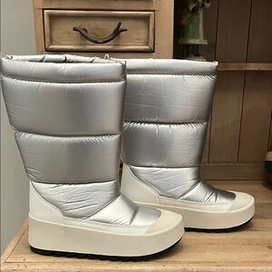 Cougar Magneto Boots Waterproof Insulated Silver Plush Lining Size 9 Primaloft